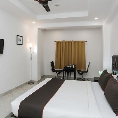 Collection O Residency Near Dwarka Sector 21 Metro Station Hotel Kapas Hera Buitenkant foto