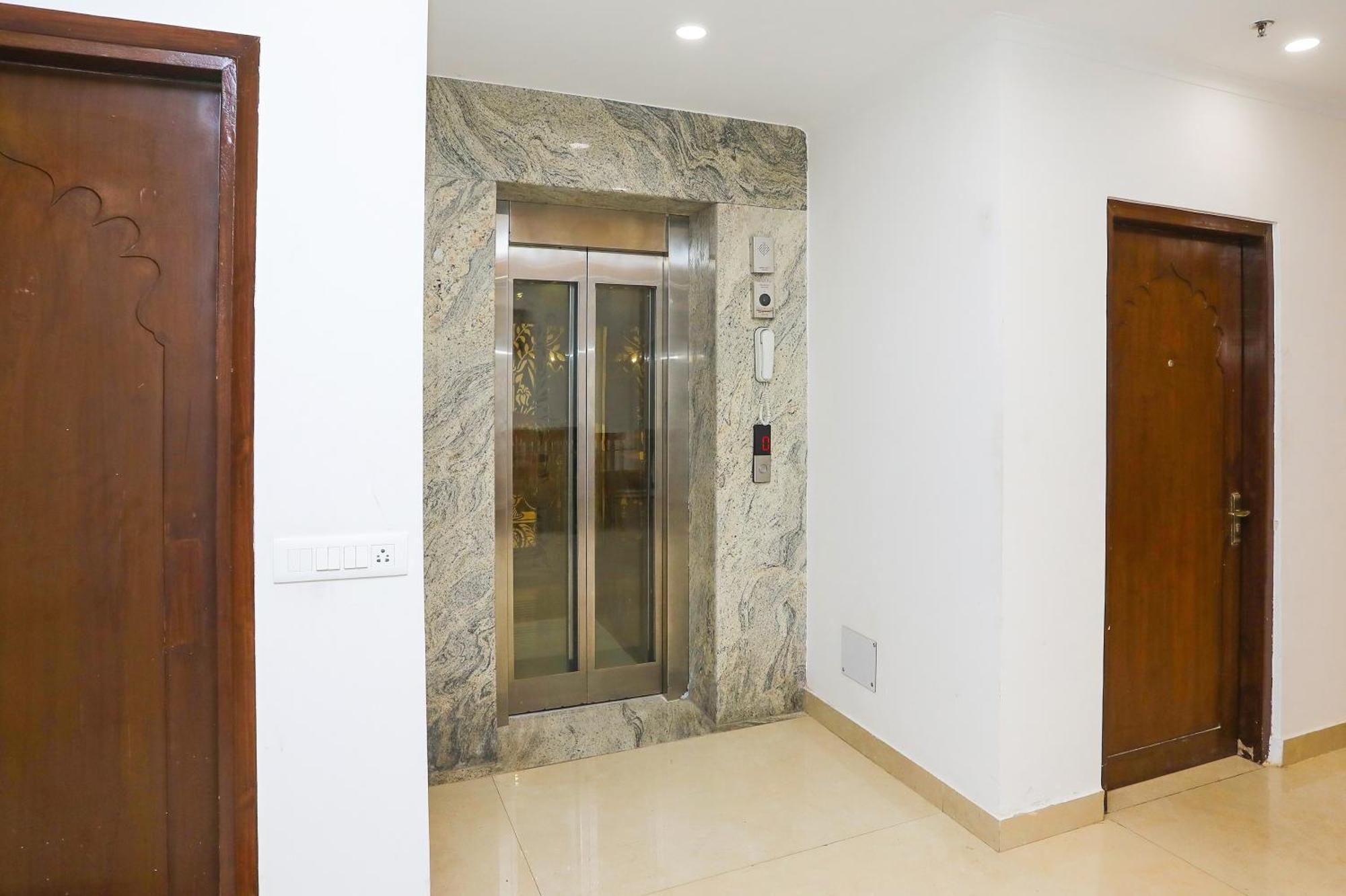 Collection O Residency Near Dwarka Sector 21 Metro Station Hotel Kapas Hera Buitenkant foto